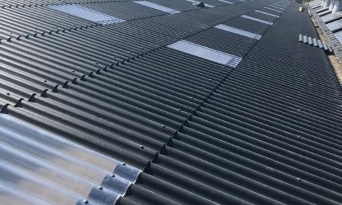 3300m2 golfplaten van Eternit aangebracht op een nieuwbouw te Zeeuws Vlaanderen
