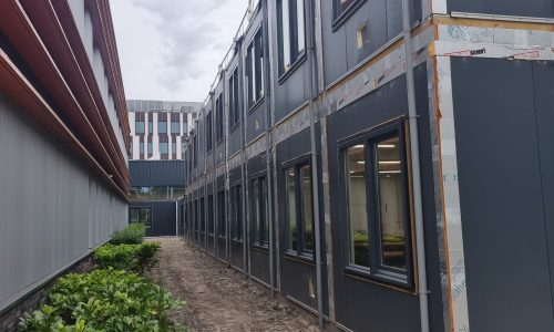 De start bekleden van portocabines met enkelstaal sinusbeplating