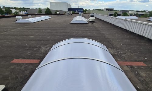 bestaande lichtstraten vernieuwd op bestaande bedrijfspand