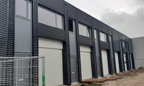 Gevels vernieuwt met trapezium beplating te Hendrick Ido Ambacht